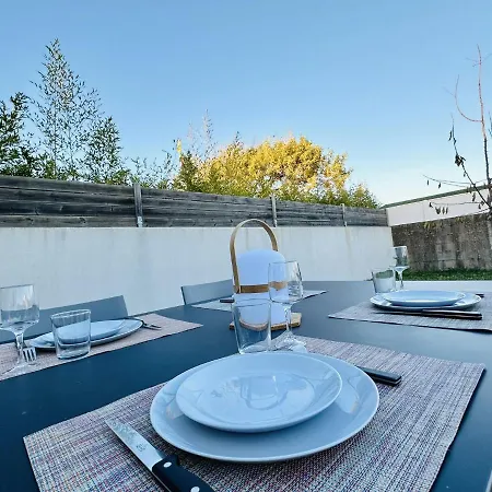 Maison Mitoyenne Au Calme Quartier De La Pironniere 4 Pers *