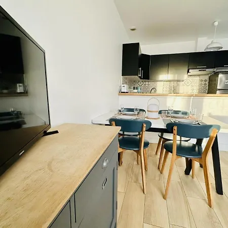 Maison Mitoyenne Au Calme Quartier De La Pironniere 4 Pers 펜션 *