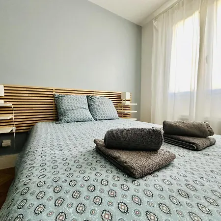 Maison Mitoyenne Au Calme Quartier De La Pironniere 4 Pers *