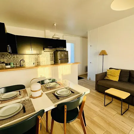 Maison Mitoyenne Au Calme Quartier De La Pironniere 4 Pers *