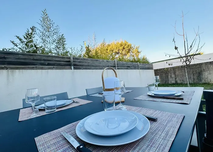 Maison Mitoyenne Au Calme Quartier De La Pironniere 4 Pers *