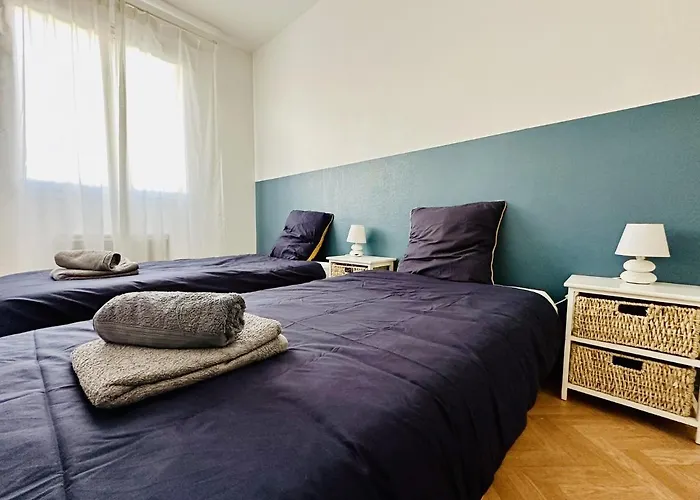 Maison Mitoyenne Au Calme Quartier De La Pironniere 4 Pers *