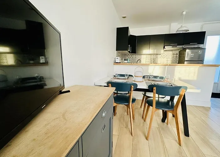 Maison Mitoyenne Au Calme Quartier De La Pironniere 4 Pers Nyaraló *