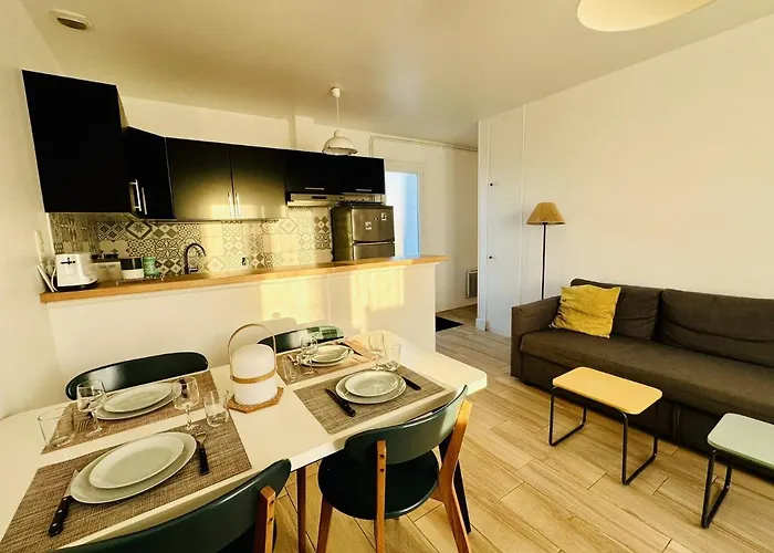 Maison Mitoyenne Au Calme Quartier De La Pironniere 4 Pers *